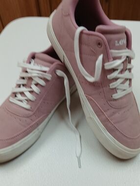 Levi's Women's Dusty Pink Low-Top Lace-Up Sneakers